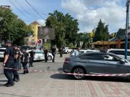В&nbsp;центре Черкасс произошла стрельба в&nbsp;заведении питания: вооруженный мужчина забаррикадировался внутри