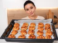 Мягкие и&nbsp;воздушные булочки с&nbsp;яблочной начинкой: рецепт вкусной выпечки от&nbsp;известной блогерши Алины