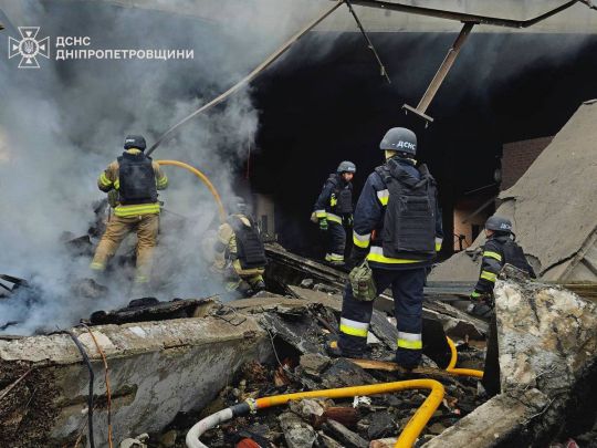 Росіяни атакували Україну ударними дронами та ракетами 9 серпня. Фото ДСНС