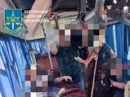 Под Херсоном российский дрон ударил по&nbsp;автобусу с&nbsp;гражданскими: есть жертвы (фото)