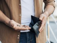 масові звільнення на заводах у Росії
