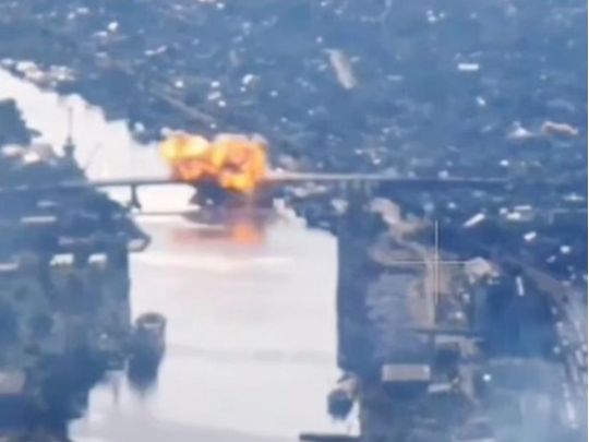 Ракетный удар РФ по мосту в Херсоне
