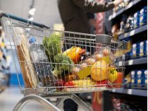 Продукти у супермаркеті. Фото з сайту https://zprz.city/