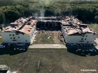 Россияне разрушили корпус университета в Сумах. Фото Кордон.Медиа