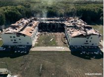 Россияне разрушили корпус университета в Сумах. Фото Кордон.Медиа