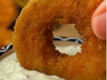 Кольца из кабачков. Сгенерировано ИИ. Фото с сайта https://food.obozrevatel.com/