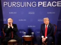 Дональд Трамп и Путин во время встречи на Аляске