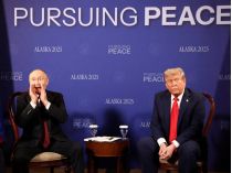 Дональд Трамп и Путин во время встречи на Аляске
