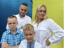 Тарас и Елена Тополя завершают ремонт квартиры после обстрела
