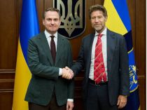 Генеральный прокурор Украины Руслан Кравченко и посол Италии в Украине Карло Формоза