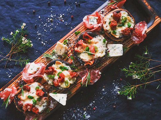 Шампиньоны, запеченные с сыром