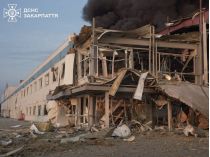 Россияне атаковали американское предприятие в Закарпатье. Фото ГСЧС