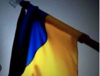 Флаг Украины с черной траурной лентой в связи со смертью героя, фото из открытых источников