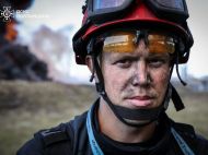 У&nbsp;кіптяві, стомлені, з&nbsp;гамою емоцій на&nbsp;відкритих обличчях: у&nbsp;мережі показали фото рятувальників, які дві доби гасили пожежу на&nbsp;Кременчуцькому НПЗ