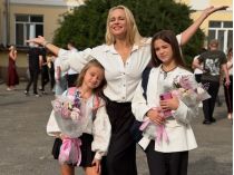 Лилия Ребрик с детьми 1 сентября 