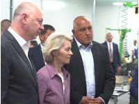 Урсула фон дер Ляйен посетила оружейный завод в Сопоте. Фото&nbsp;— скриншот