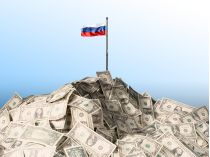 Доллары и флаг РФ 