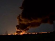 В Луганске горит нефтебаза. Фото - скриншот