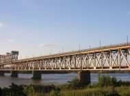 Ворог вдарив по&nbsp;мосту через Дніпро у&nbsp;Кременчуці: в&nbsp;&laquo;Укрзалізниці&raquo; зробили заяву щодо руху потягів