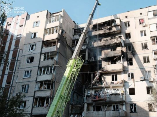 У Києві шукають тіло третього загиблого під завалами будинку у Святошинському районі, фото ДСНС