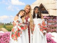 Камалія та її доньки. Фото зі сторінки співачки в соцмережах