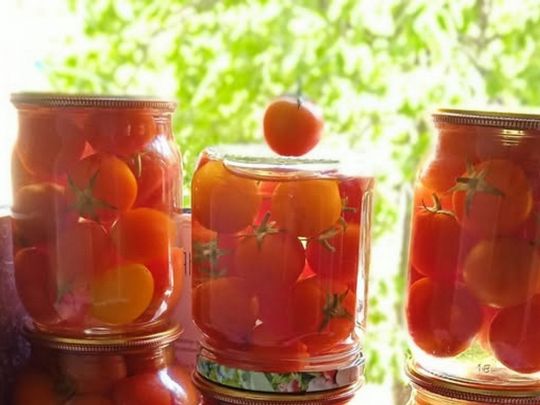 мариновані помідори без зелені та спецій. Фото Марини Гармаш