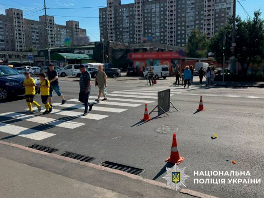 Женщина сбила военную на пешеходном переходе. Фото полиции Киева