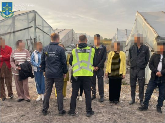 Постраждалих підшукували за межами України та переміщали на територію Київщини, фото прокуратура 