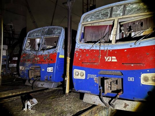 Понівечені тепловози у Полтавському депо після удару шахедами