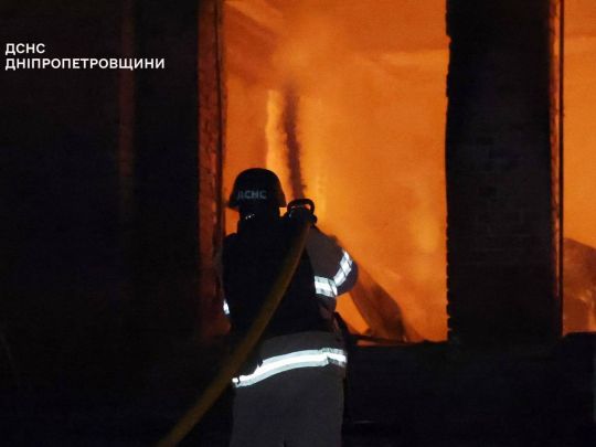 Росіяни б'ють по критичній інфраструктурі. Фото ДСНС