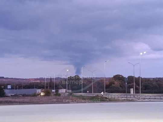 У Криму горить нафтобаза. Фото «Кримський вітер»