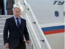 путін біля трапу літака