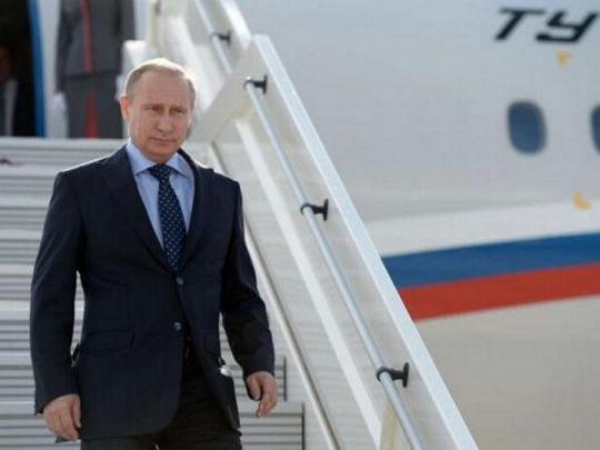 путін біля трапу літака