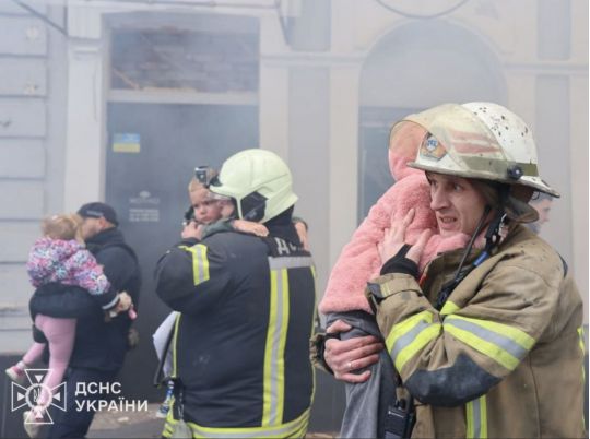 Ворожий дрон потрапив до дитячого садка, фото ДСНС