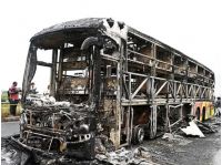 Автобус згорів повністю, фото https://www.dailymail.co.uk/