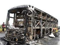 Автобус згорів повністю, фото https://www.dailymail.co.uk/