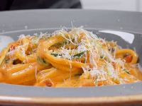 Паста с цуккини и тосканским соусом