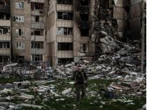 Жилой дом в Украине, разбомбленный россиянами 