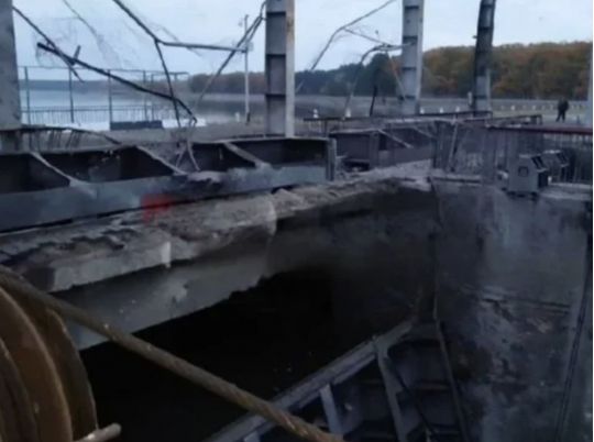 На Білгородському водосховищі було пошкоджено донний водовипуск та обидва затвори, що відповідають за регуляцію рівня води, фото astrapress