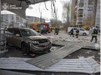 У Сумах дрон потрапив до АЗС, фото ДСНС