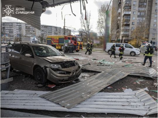 У Сумах дрон потрапив до АЗС, фото ДСНС