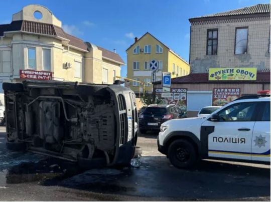 В Одесі чоловіки перевернули авто ТЦК, фото Суспільне Одеса