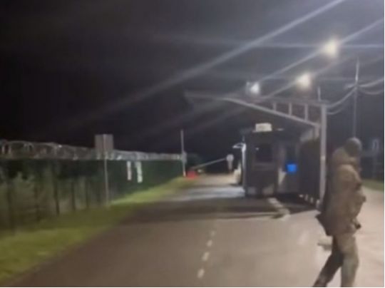 За кілька секунд порушник кордону опинивсяв Угорщині, фото скриншот відео