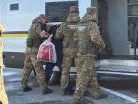 Російському полоненому та його двом спільникам в Литві повідомили про підозри. Фото поліції