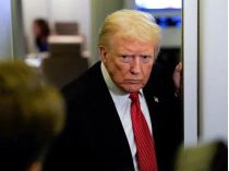 Дональд Трамп на борту літака