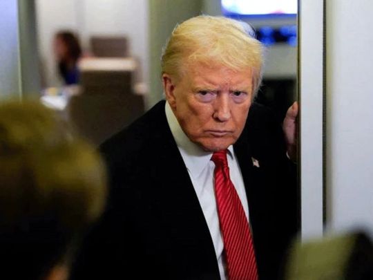 Дональд Трамп на борту самолета
