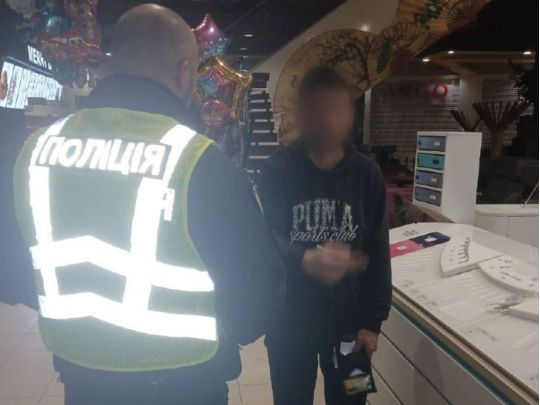Полиция задержала человека, бросившего гранату, фото Нацполиции