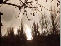 На території донецького аеропорту чули вибухи, фото скріншот відео