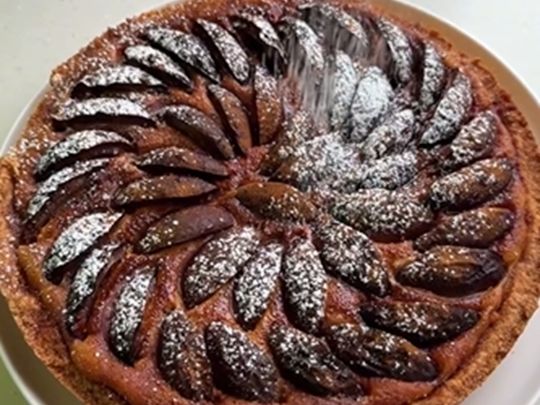 Сливовой пирог с корицей - Рецепт от Вадима Бжезинского