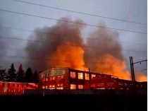 Після влучення горить депо у Гребінці на Полтавщині
